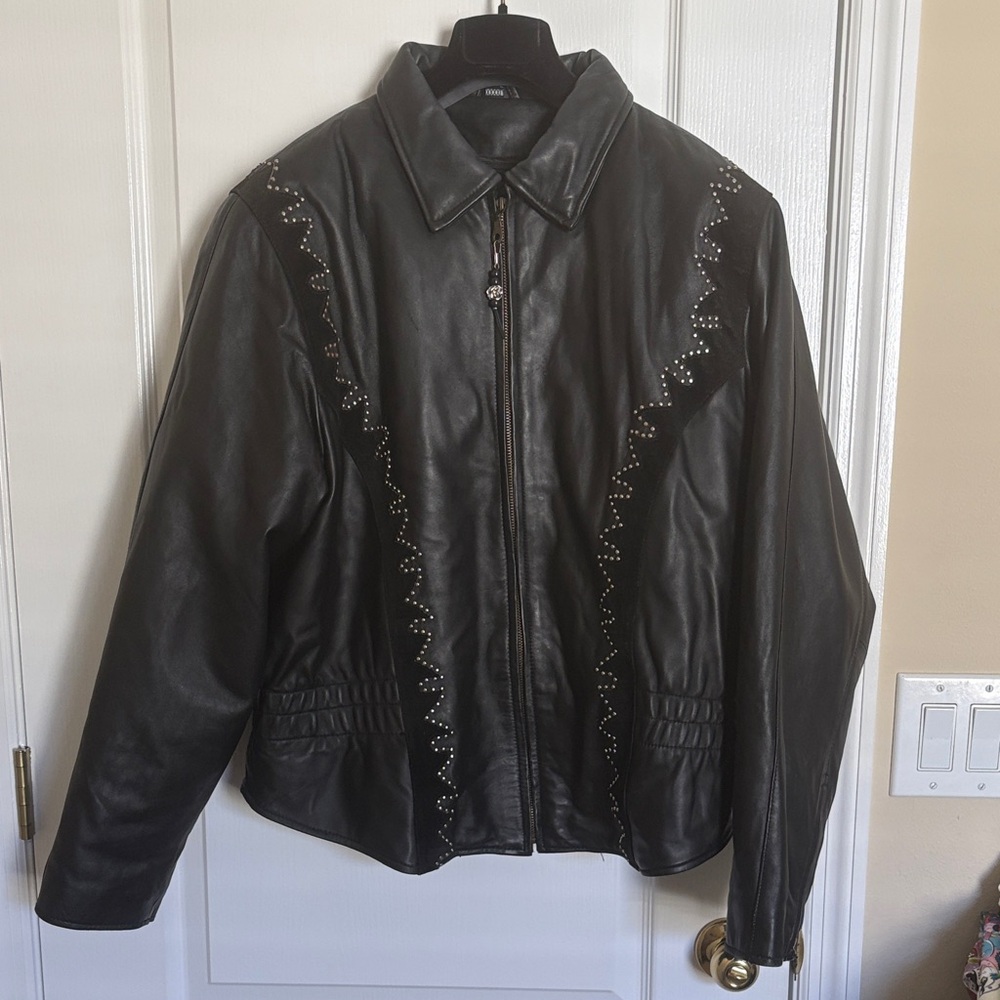 VtgVance Leathers Black Leather Biker Jacket with Stud Details Thermalinsulation